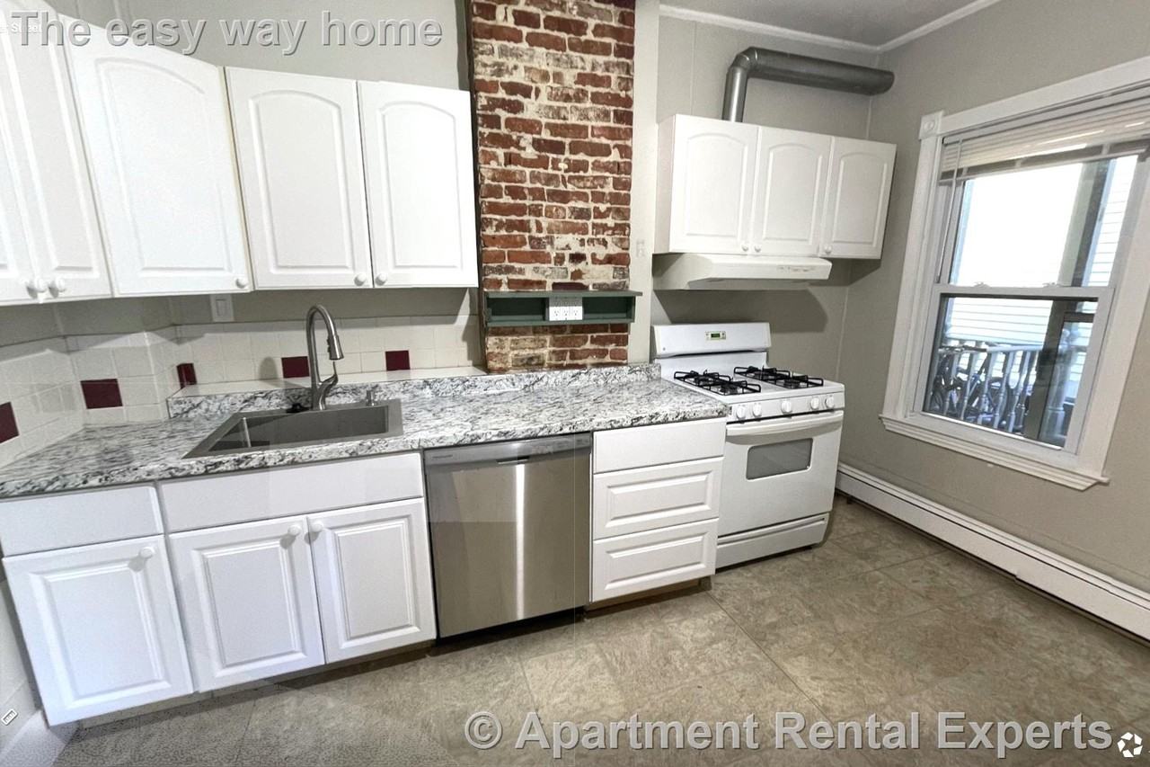 210 River St - Photo 4 of 8