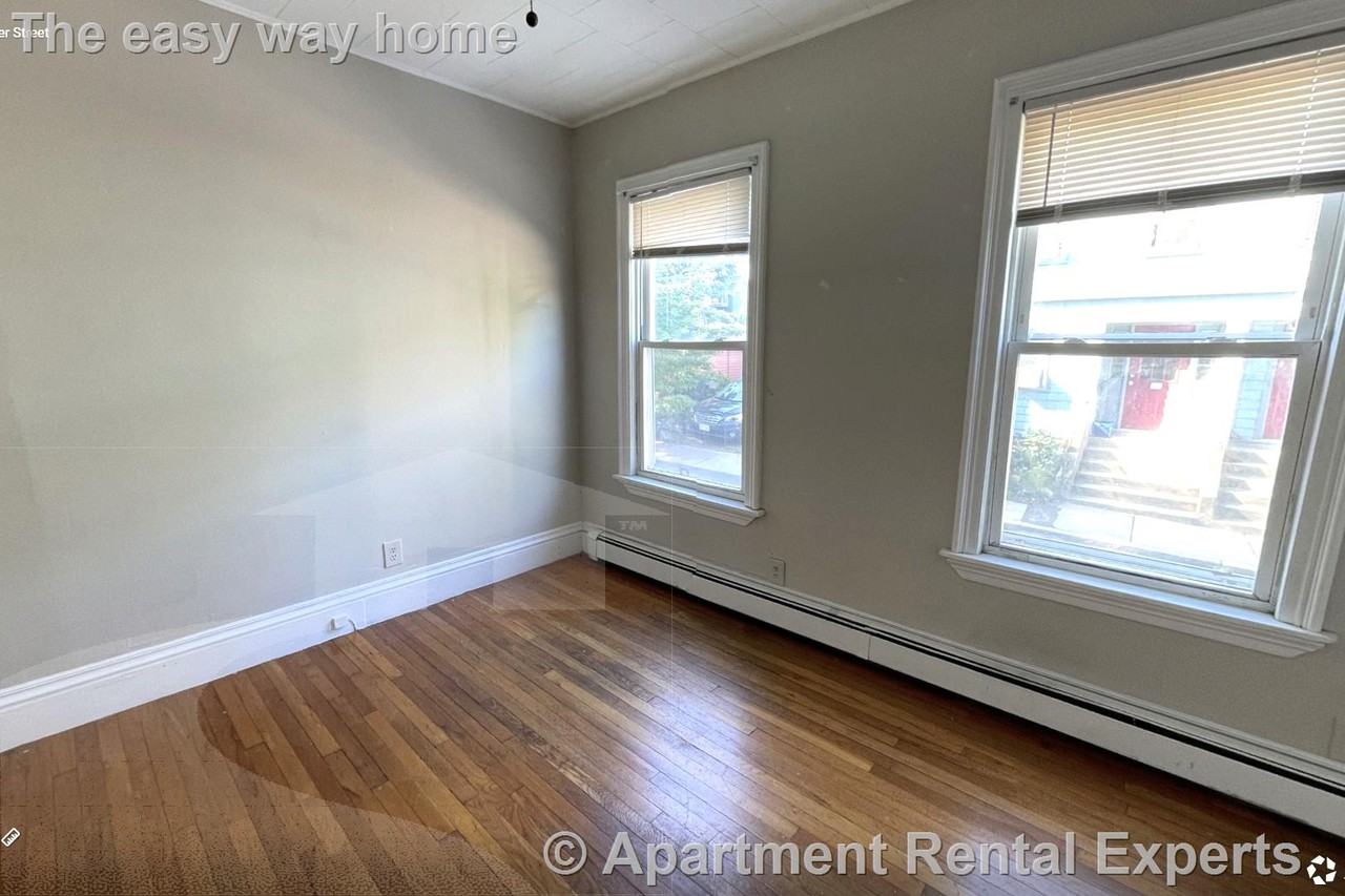 210 River St - Photo 7 of 8