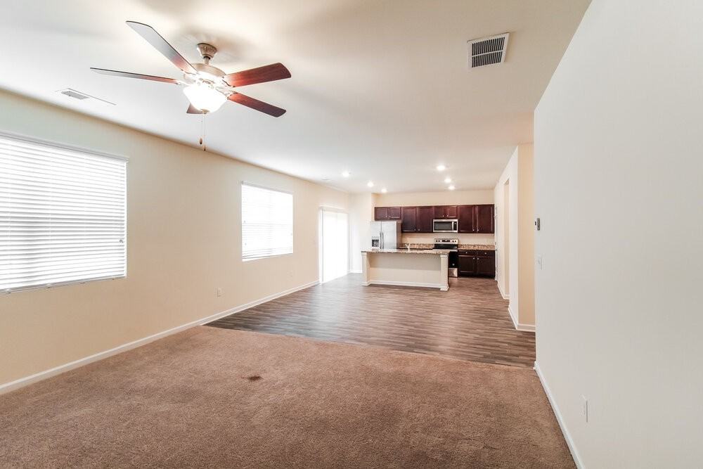 295 Hamilton Pointe Dr - Photo 4 of 17