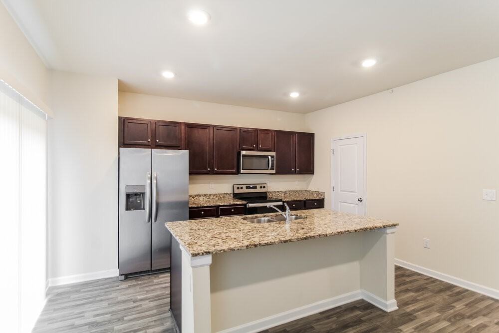 295 Hamilton Pointe Dr - Photo 6 of 17