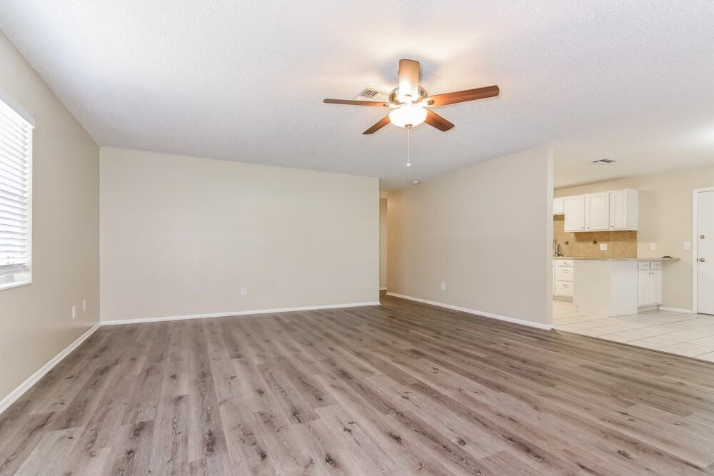 2451 Glenview Dr - Photo 3 of 16