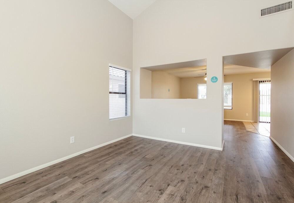 2165 E Donald Dr - Photo 4 of 17