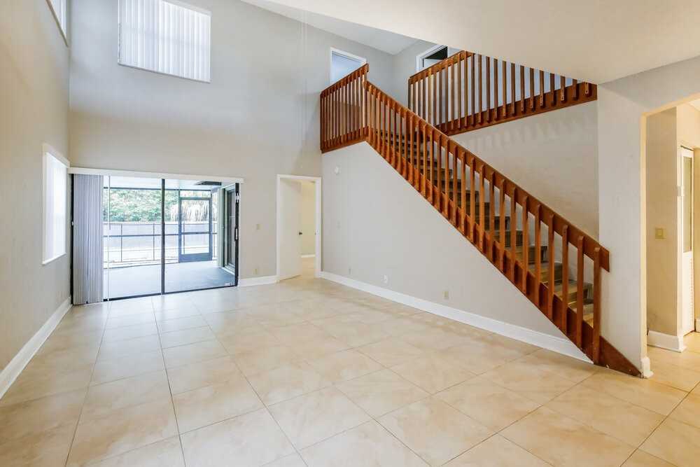 578 Lakeside Cir - Photo 5 of 17