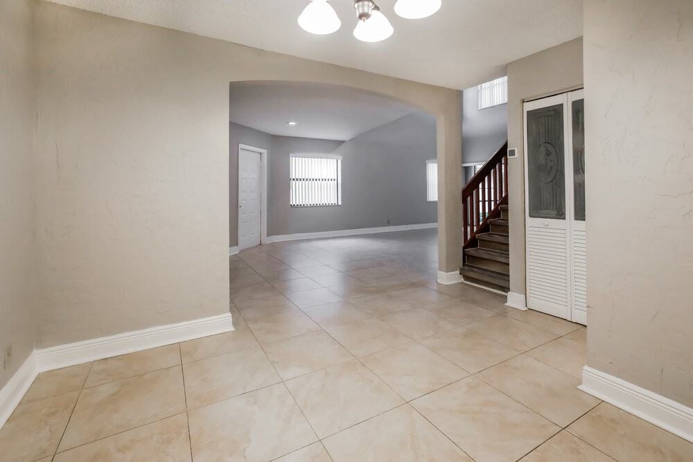 578 Lakeside Cir - Photo 7 of 17