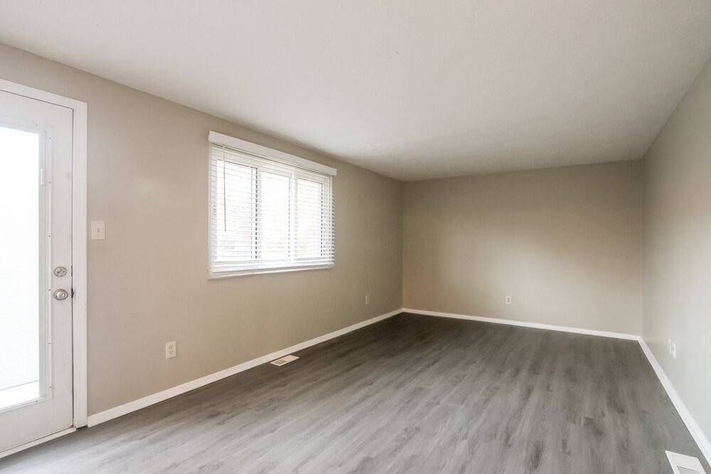 8931 Squire Ct - Photo 4 of 25