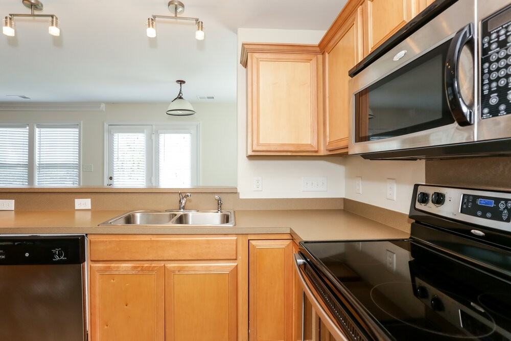 13515 Stones Landing St - Photo 5 of 18