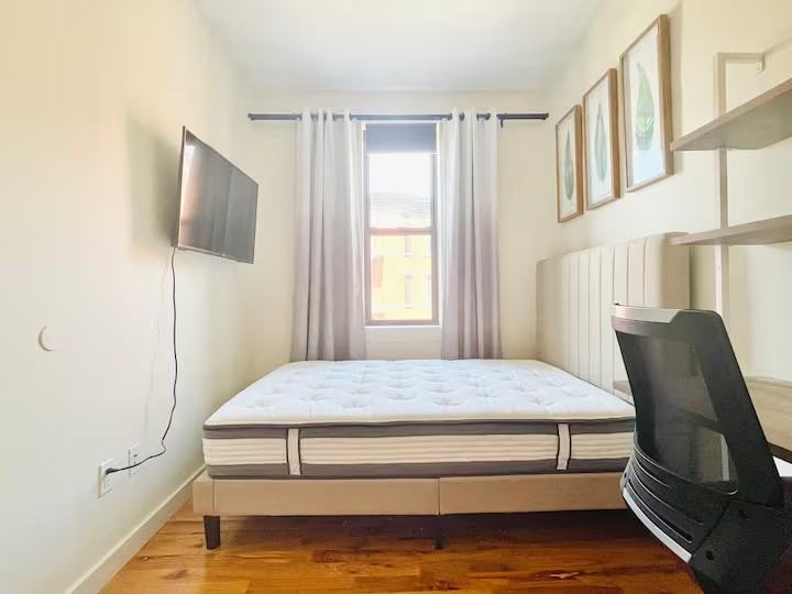 Private Bedroom in 4 Bedroom/1 Bathroom Home - Photo 7 of 8