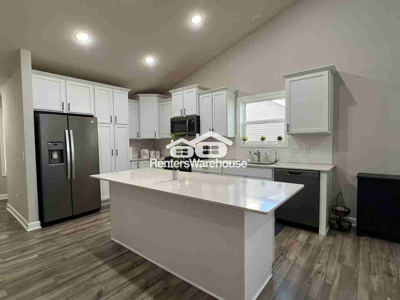 8092 186th St W - Photo 2 of 30