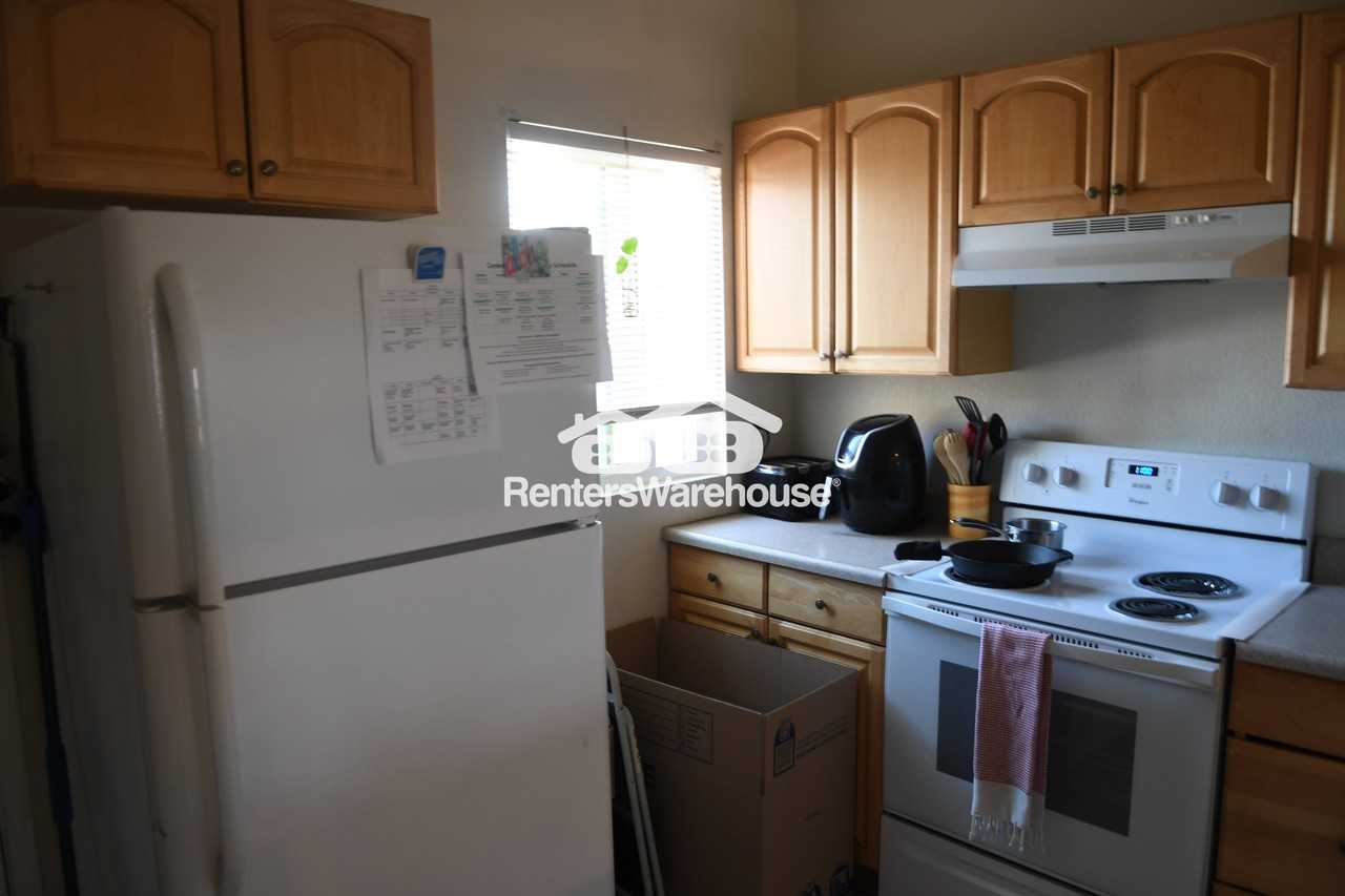 1970 N Hartford St #4 - Photo 4 of 11