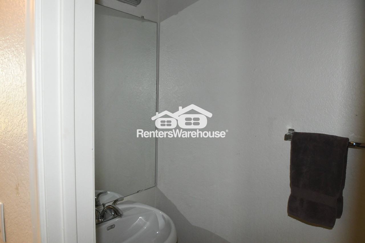 1970 N Hartford St #4 - Photo 5 of 11