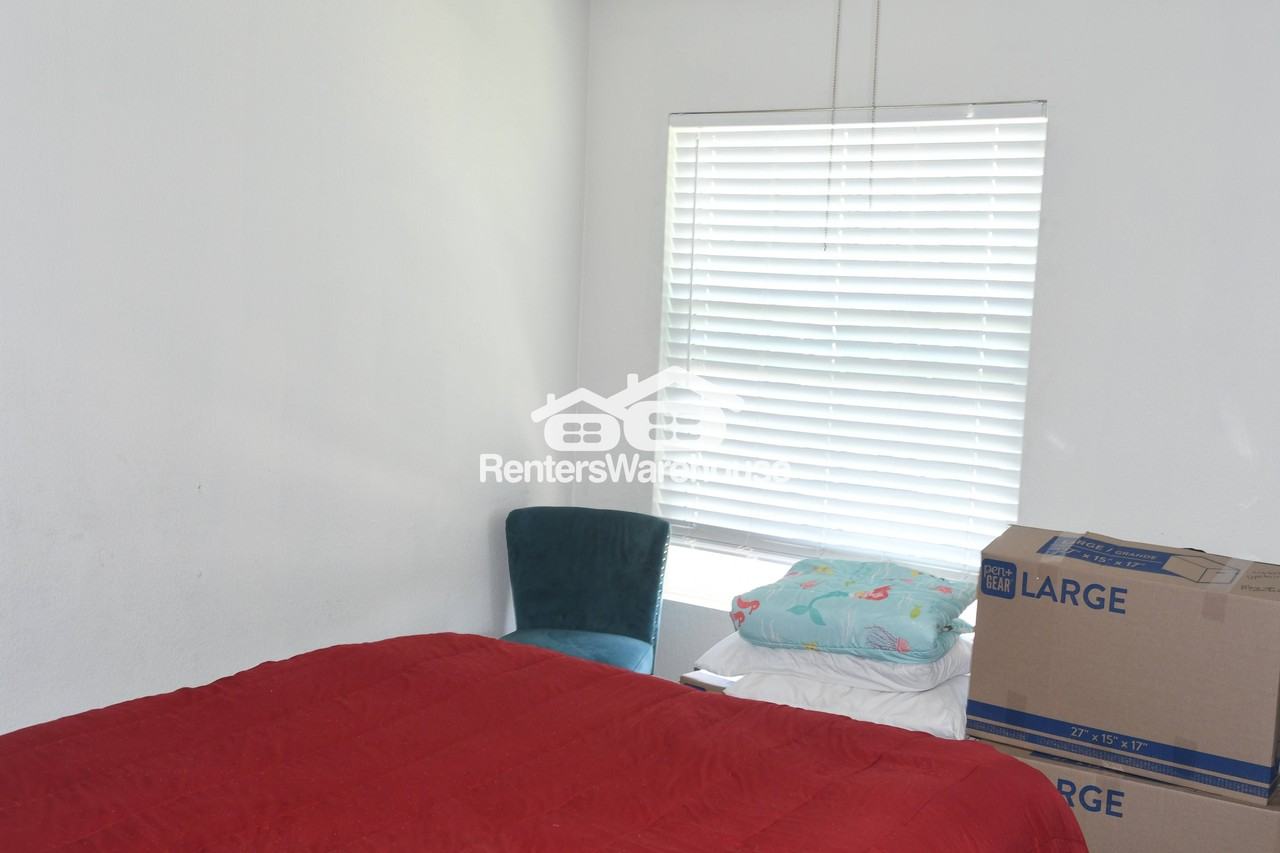 1970 N Hartford St #4 - Photo 6 of 11