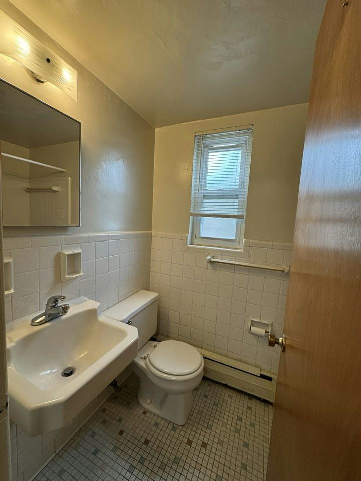 3992 Ballard Avenue, Unit 4 - Photo 7 of 10