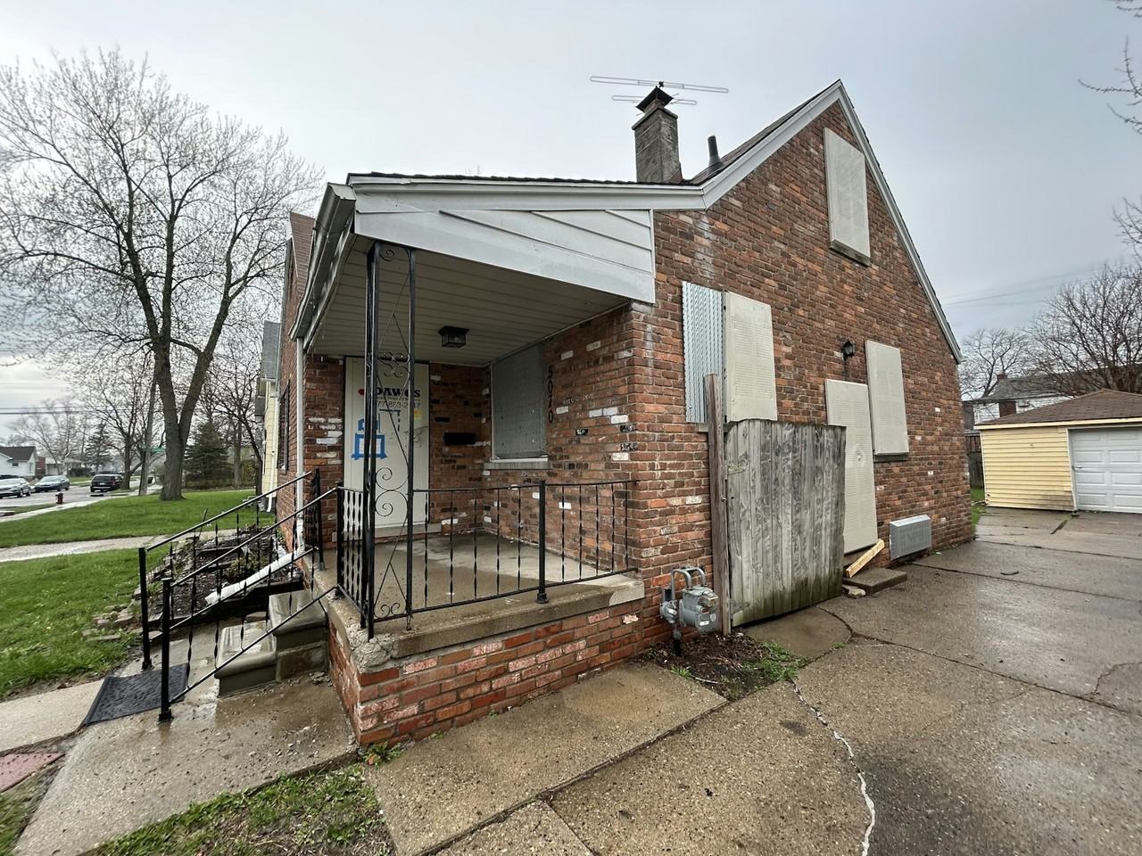 5070 Lafontaine Street - Photo 2 of 25