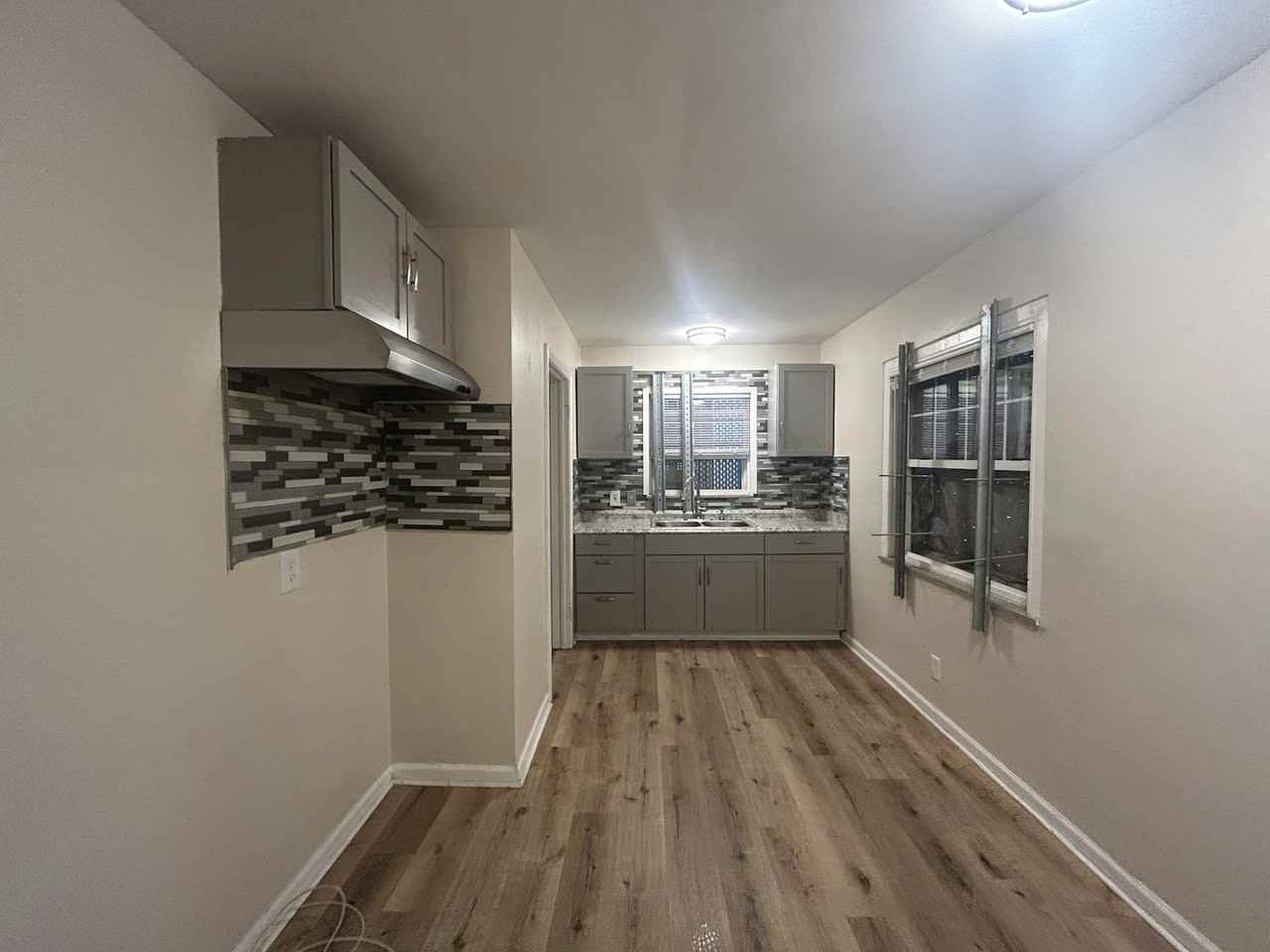 5070 Lafontaine Street - Photo 4 of 25