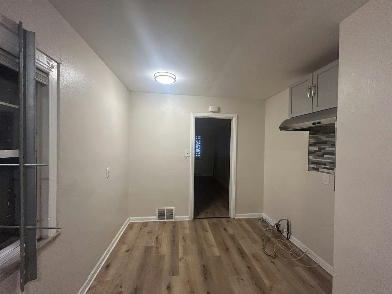 5070 Lafontaine Street - Photo 5 of 25