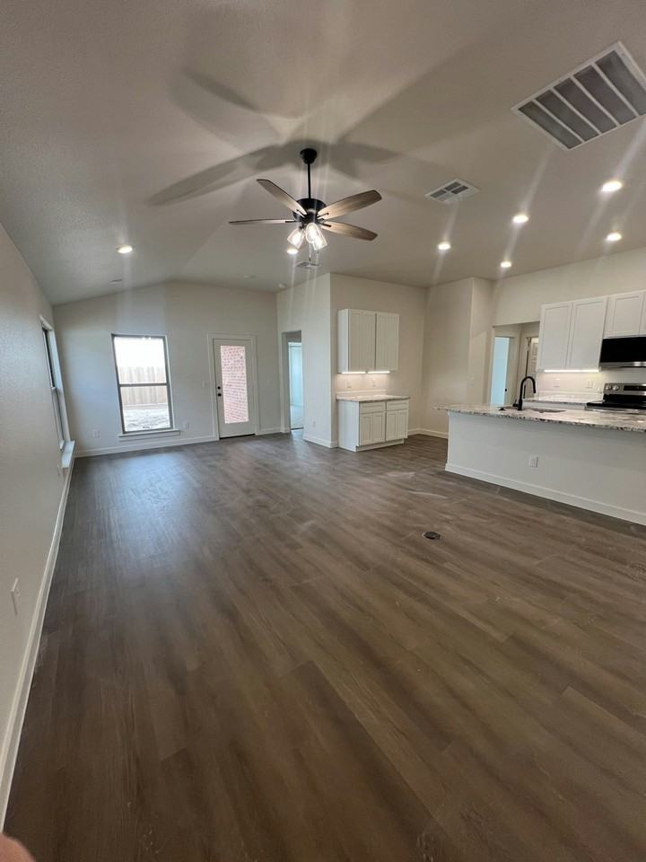 3105 140th Street - Photo 2 of 7
