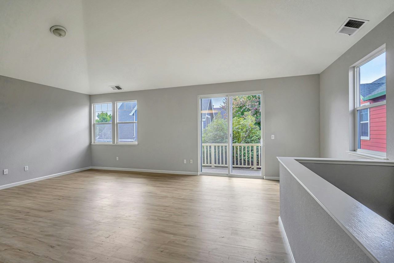 1467 Maple Avenue, Unit 1467 - Photo 3 of 24