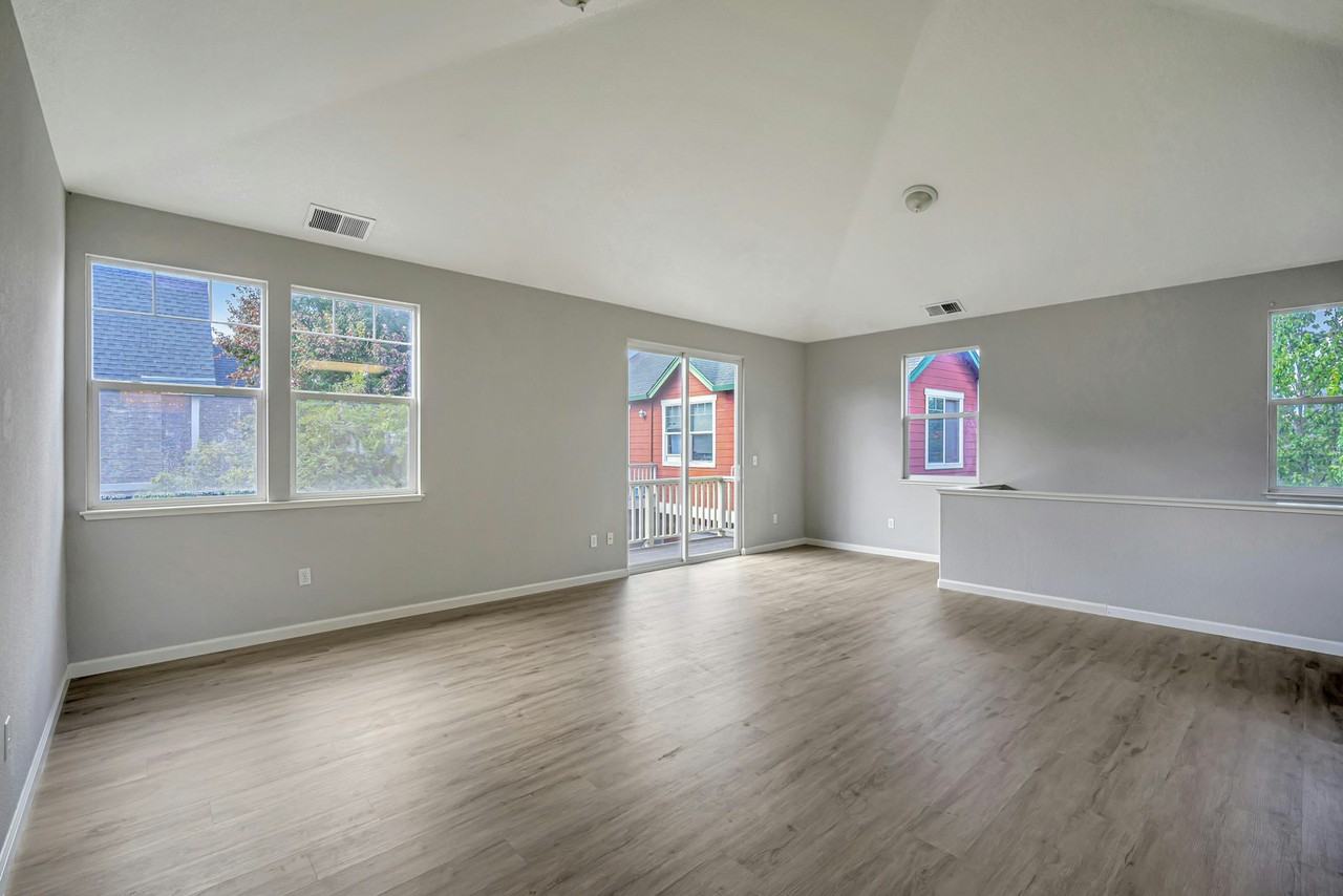 1467 Maple Avenue, Unit 1467 - Photo 4 of 24