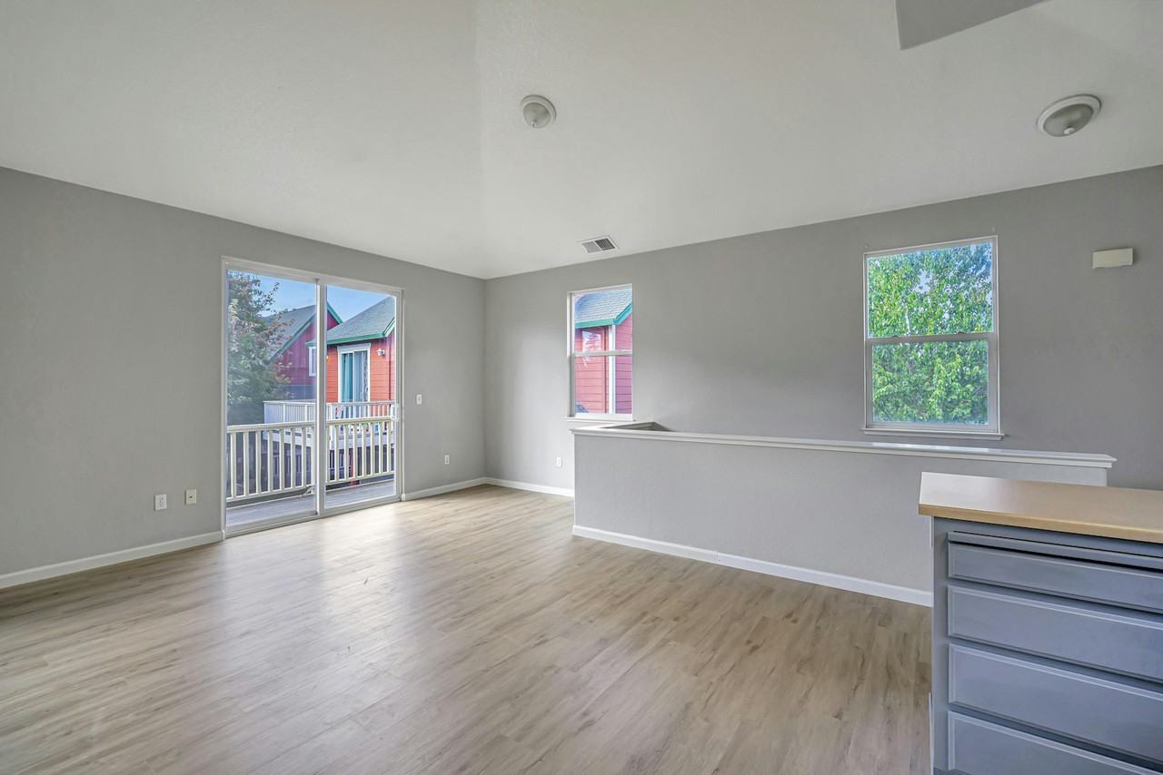 1467 Maple Avenue, Unit 1467 - Photo 5 of 24