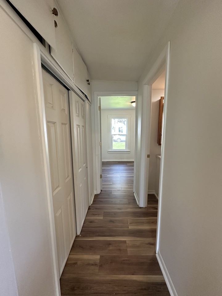 338 College St - Photo 5 of 19