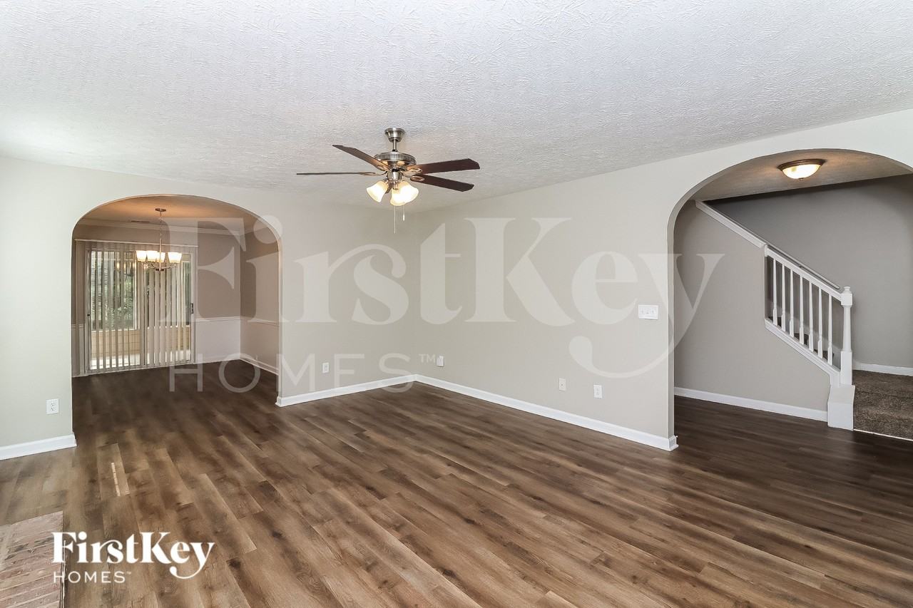 4224 Arrowhead Pointe - Photo 3 of 15