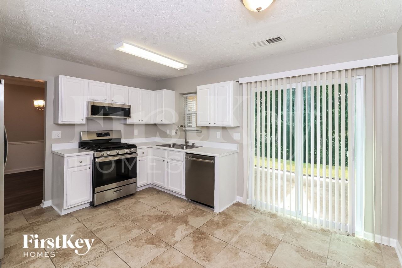 4224 Arrowhead Pointe - Photo 6 of 15