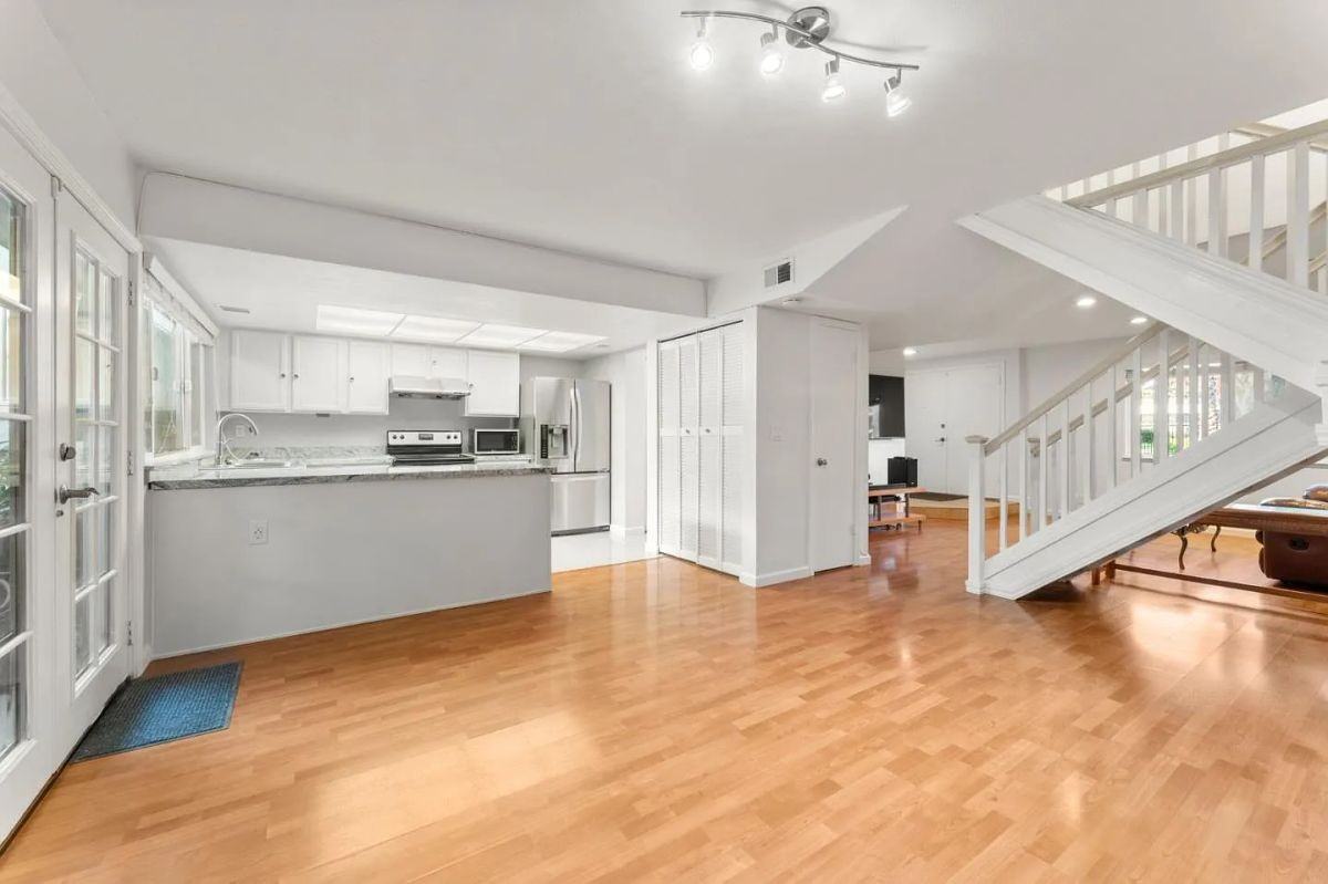 7108 Coral Gables Cir - Photo 2 of 22