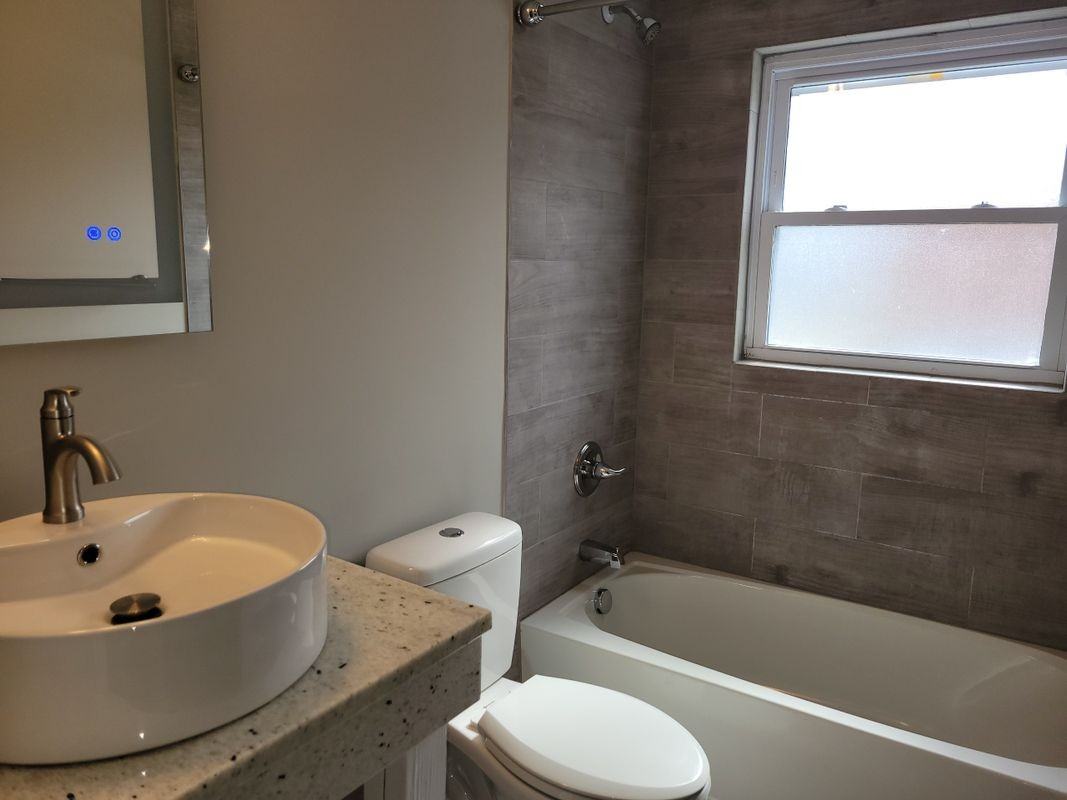 1231 Laidlaw Ave ##3 - Photo 3 of 8