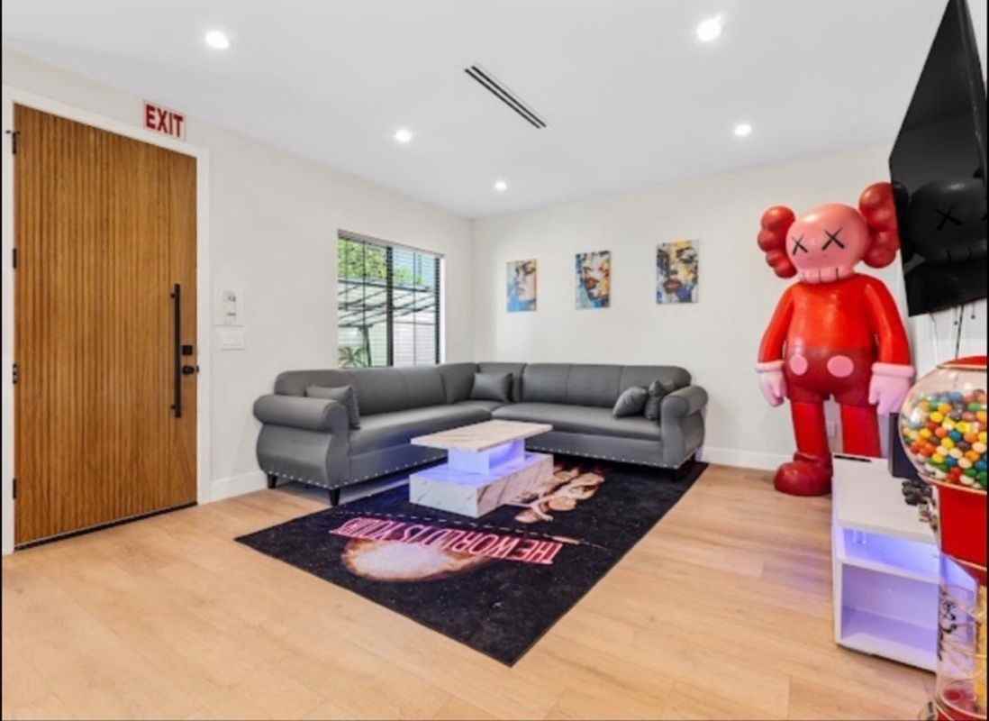 2743 N Keystone St - Photo 2 of 17