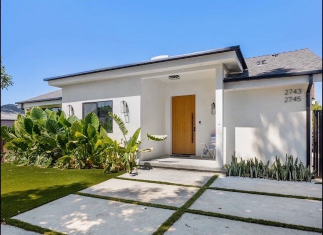 2743 N Keystone St - Photo 3 of 17