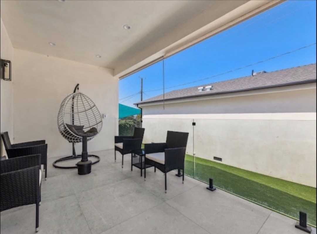 2743 N Keystone St - Photo 4 of 17