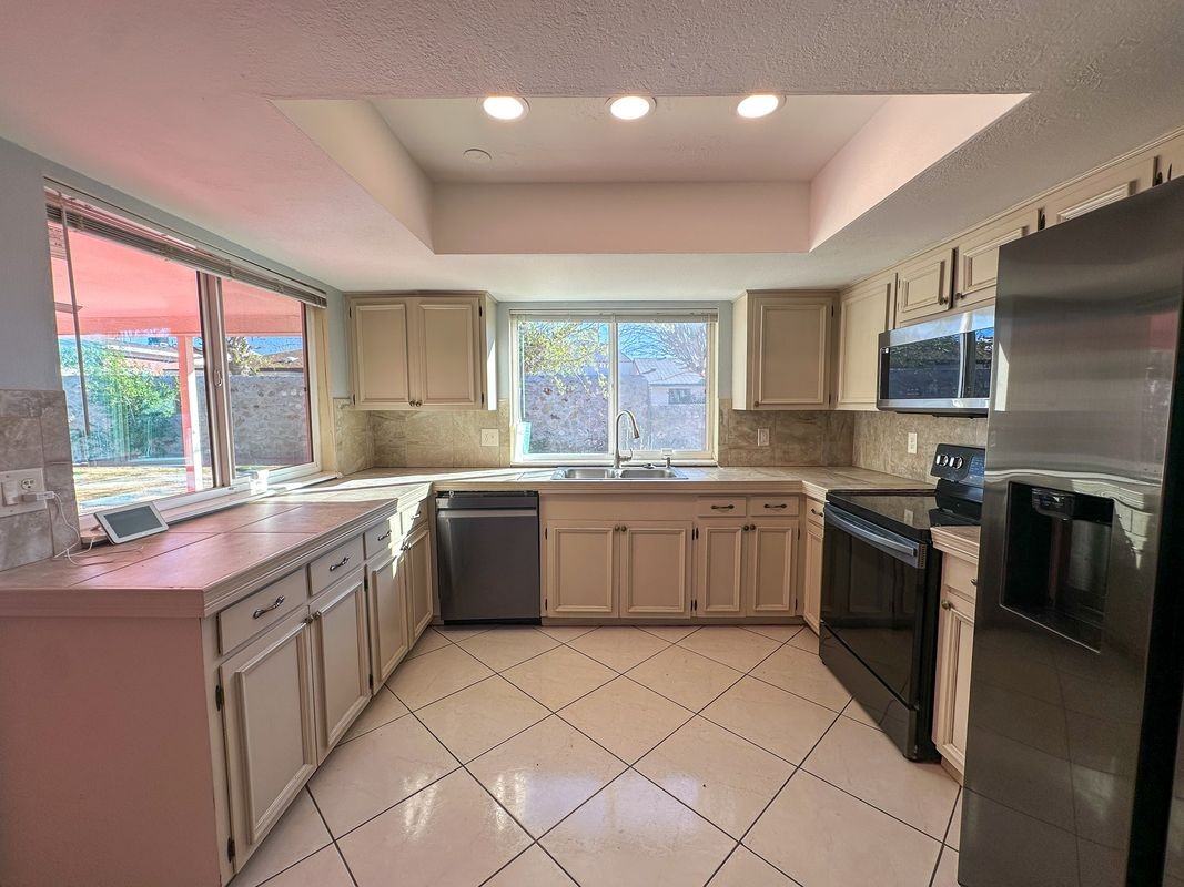 6916 Polvadera Dr - Photo 4 of 24