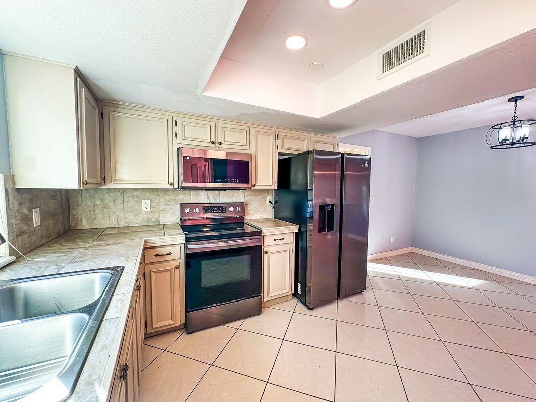 6916 Polvadera Dr - Photo 5 of 24