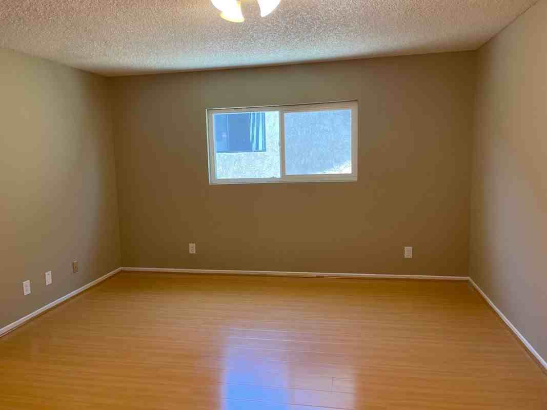 434 E Tujunga Ave ##J - Photo 3 of 20