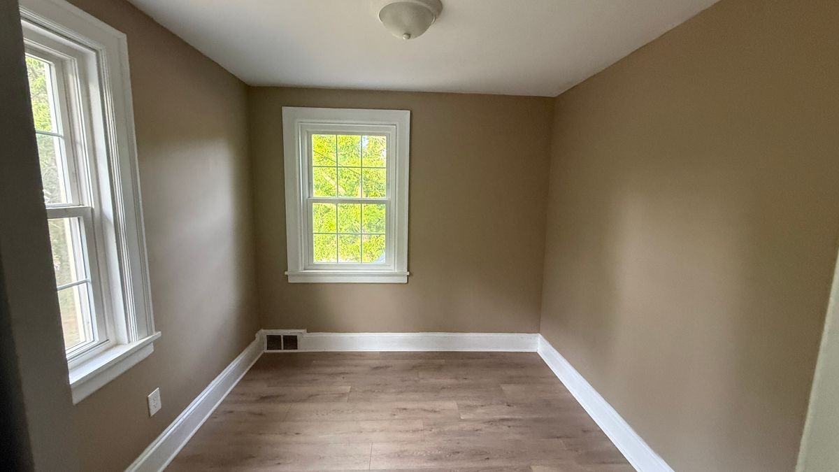 335 Claremont St - Photo 5 of 10