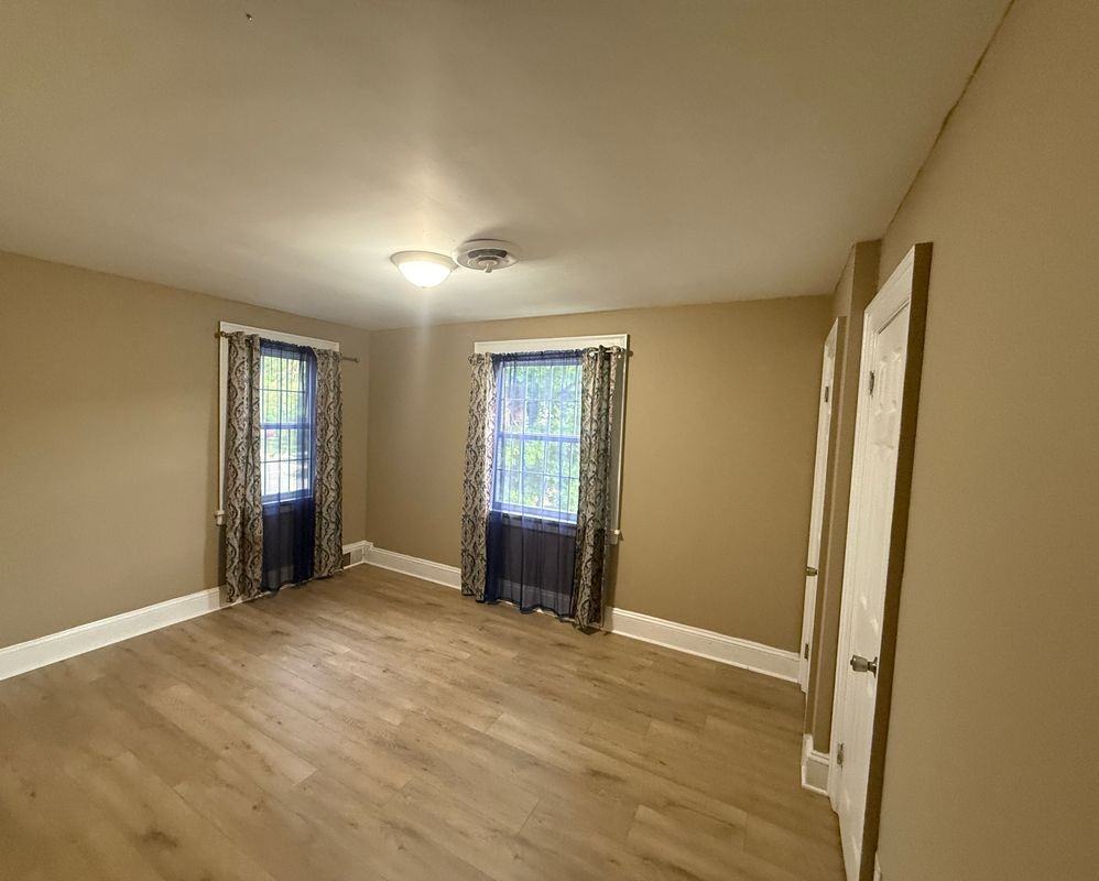 335 Claremont St - Photo 6 of 10