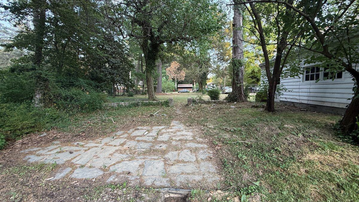 335 Claremont St - Photo 7 of 10