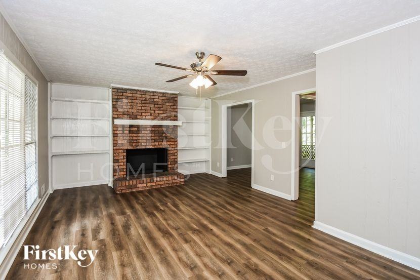 125 Creekview Dr - Photo 2 of 16