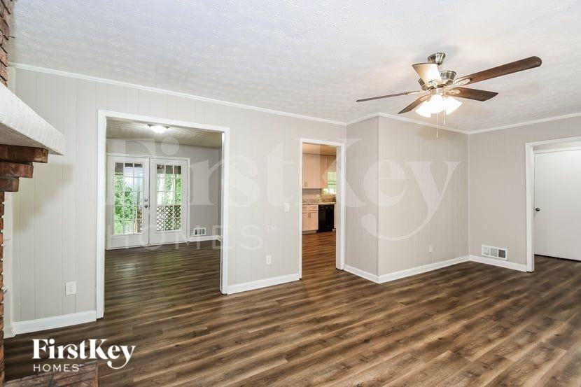 125 Creekview Dr - Photo 3 of 16