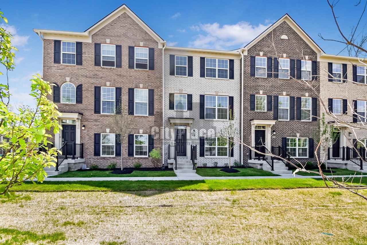 6574 Halsey St - Photo 4 of 34