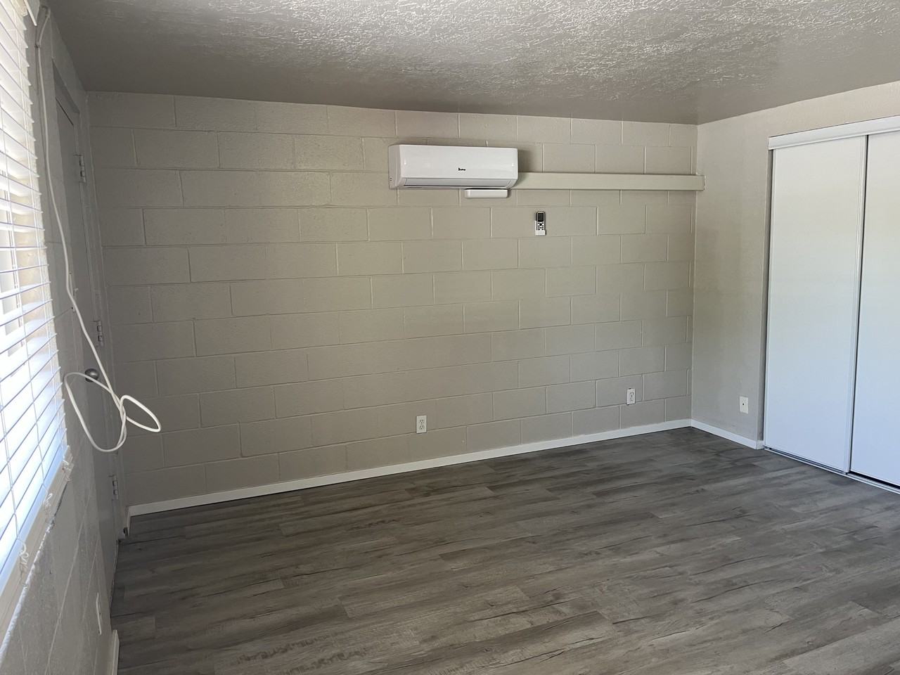 1611 Gold Ave Se - Photo 2 of 11