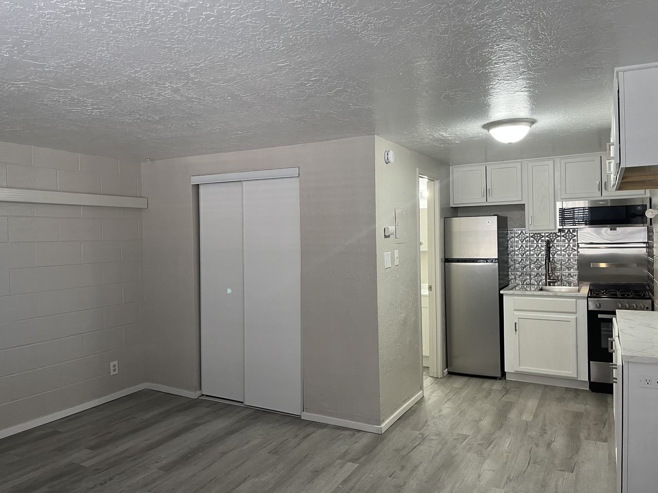 1611 Gold Ave Se - Photo 7 of 11