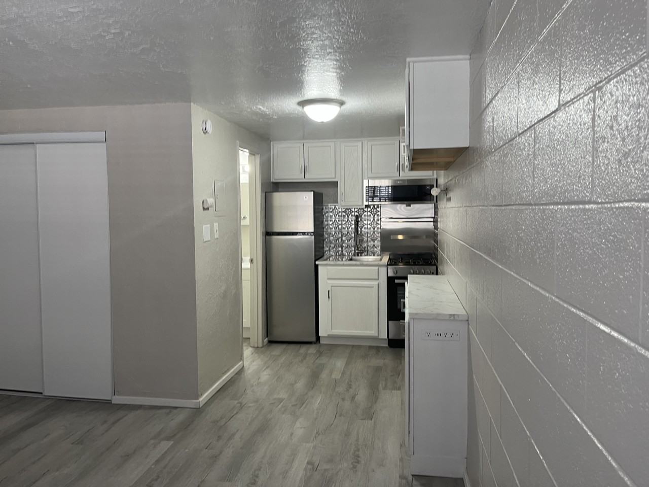 1611 Gold Ave Se - Photo 6 of 21
