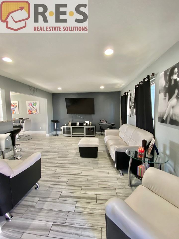 2468 S Evanston St - Photo 7 of 28
