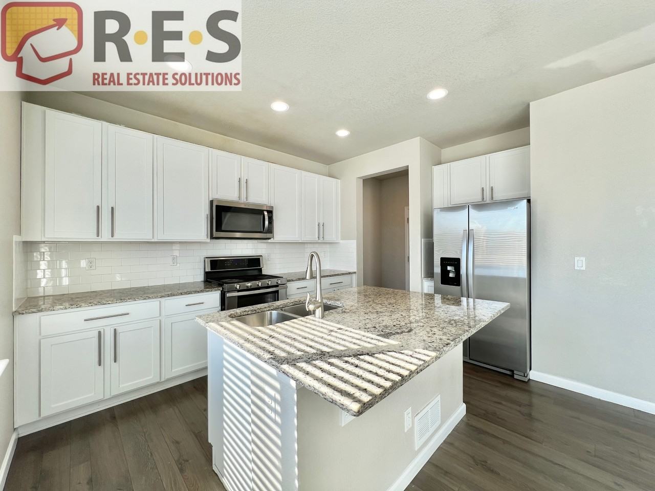 11840 Dodworth St - Photo 3 of 20