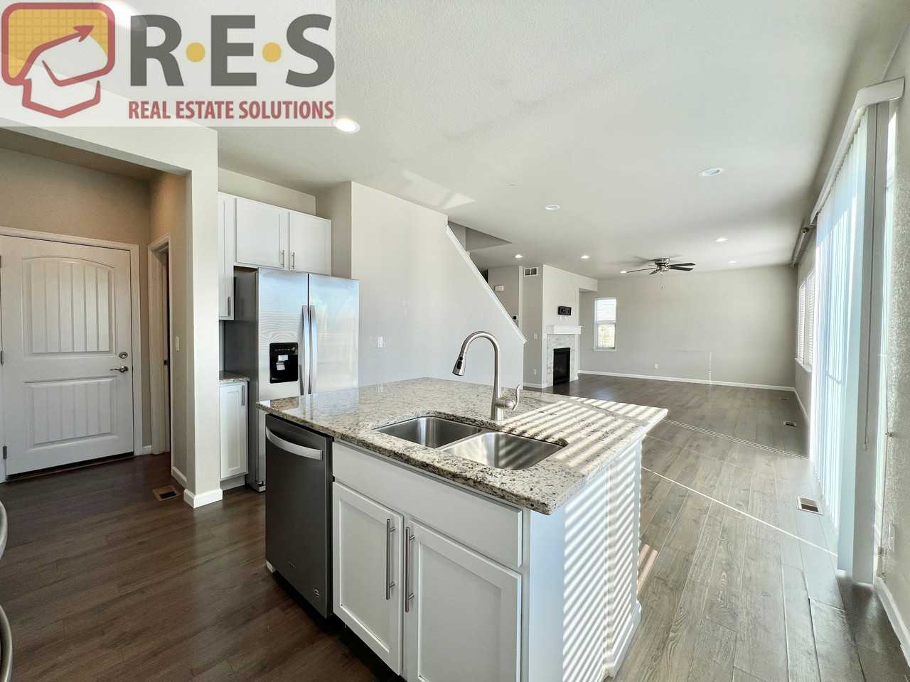 11840 Dodworth St - Photo 4 of 20