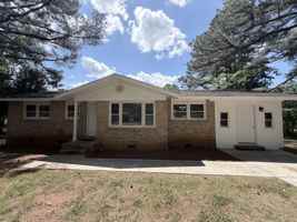 featured image of 2205 Glen Iris Rd Nw