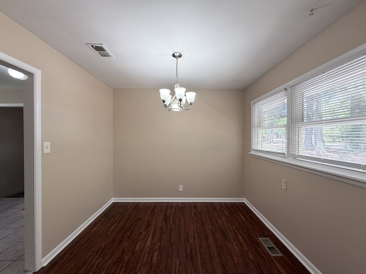 2205 Glen Iris Rd Nw - Photo 4 of 17