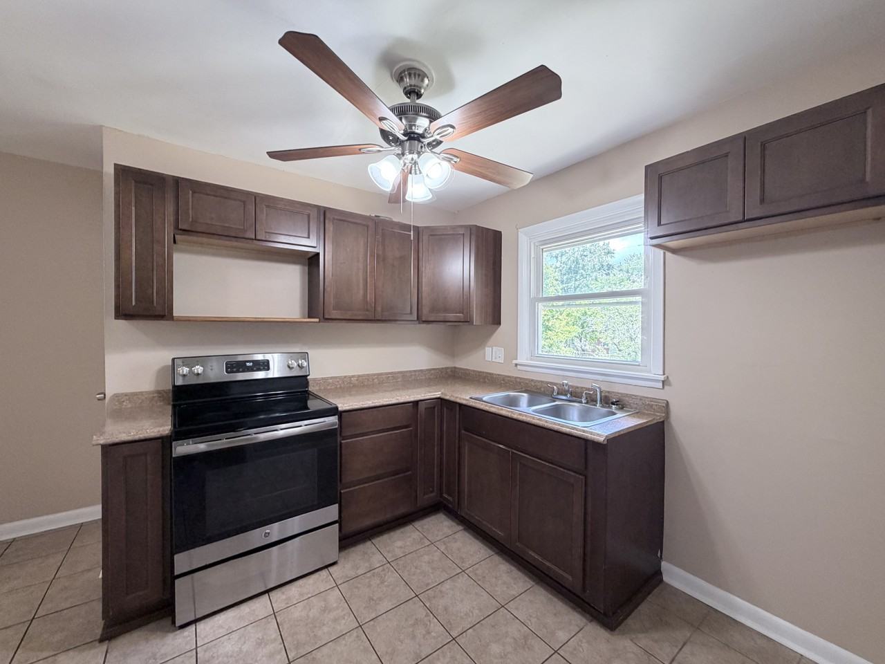 2205 Glen Iris Rd Nw - Photo 6 of 17