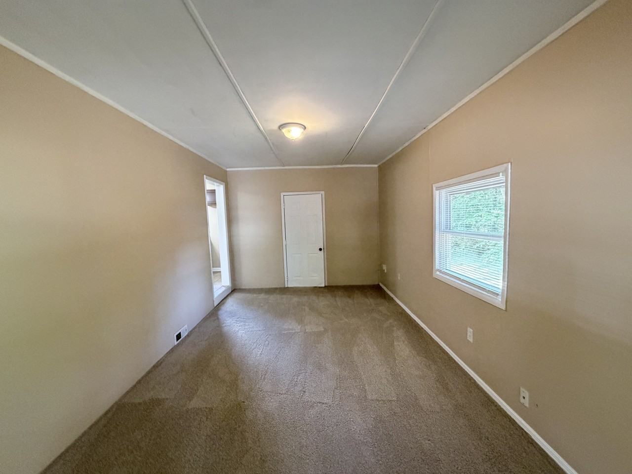 2205 Glen Iris Rd Nw - Photo 7 of 17